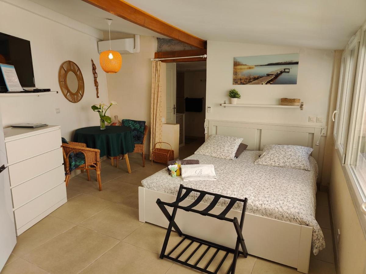Petite Etoile de Mer: Beachfront Studio with Terrace Saint-Mandrier-sur-Mer Exterior photo